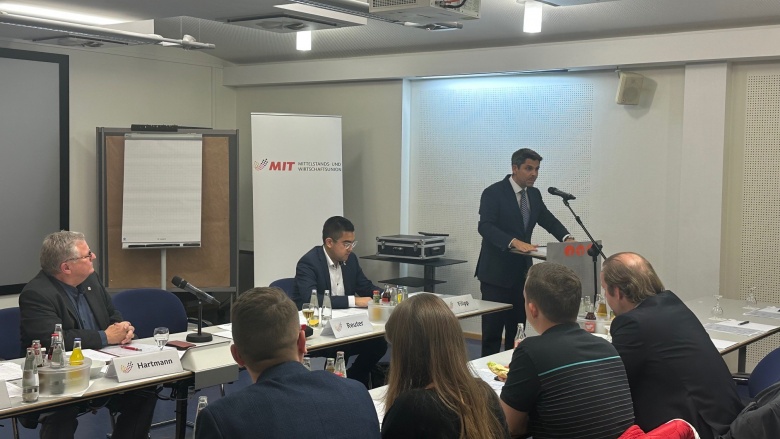 Tagungspräsidium bei der zweiten Landesdelegiertenversammlung 2025 in Fulda Tagungspräsidium bei der zweiten Landesdelegiertenversammlung 2025 in Fulda